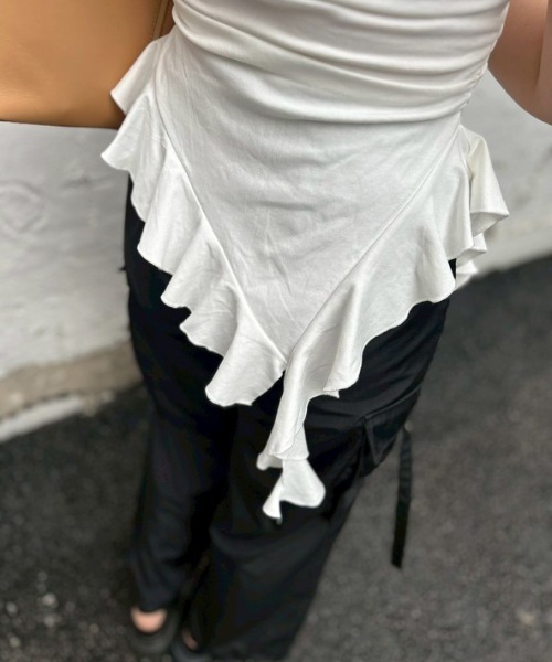 ipugo(イプゴ)の「ipugo/イプゴ 裾フリル トップス 秋物 秋服 2026年秋冬(Tシャツ/カットソー・レディース・ブラック/ホワイト・FREE)」の6枚目の写真