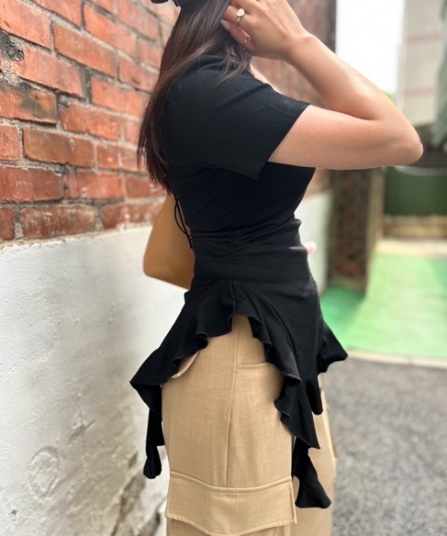 ipugo(イプゴ)の「ipugo/イプゴ 裾フリル トップス 秋物 秋服 2026年秋冬(Tシャツ/カットソー・レディース・ブラック/ホワイト・FREE)」の16枚目の写真