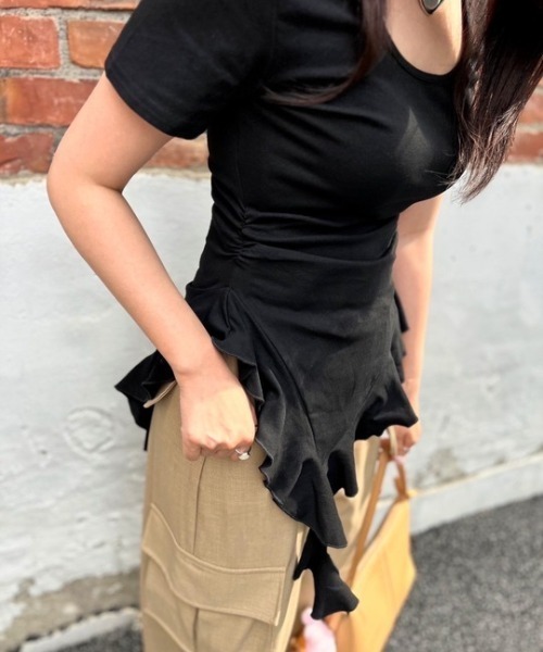 ipugo(イプゴ)の「ipugo/イプゴ 裾フリル トップス 秋物 秋服 2026年秋冬(Tシャツ/カットソー・レディース・ブラック/ホワイト・FREE)」の17枚目の写真