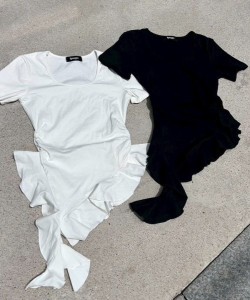 ipugo(イプゴ)の「ipugo/イプゴ 裾フリル トップス 秋物 秋服 2026年秋冬(Tシャツ/カットソー・レディース・ブラック/ホワイト・FREE)」の7枚目の写真