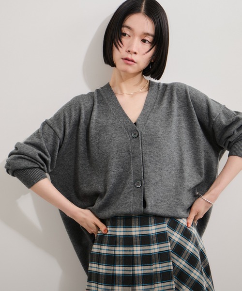 le cercle ADAM ET ROPE'(ルセルクルアダムエロペ)の「ウール混バックリンキングVネックカーディガン(カーディガン/ボレロ・レディース・ホワイト系その他/グリーン/ブラック系その他/グレー・FREE)」の4枚目の写真