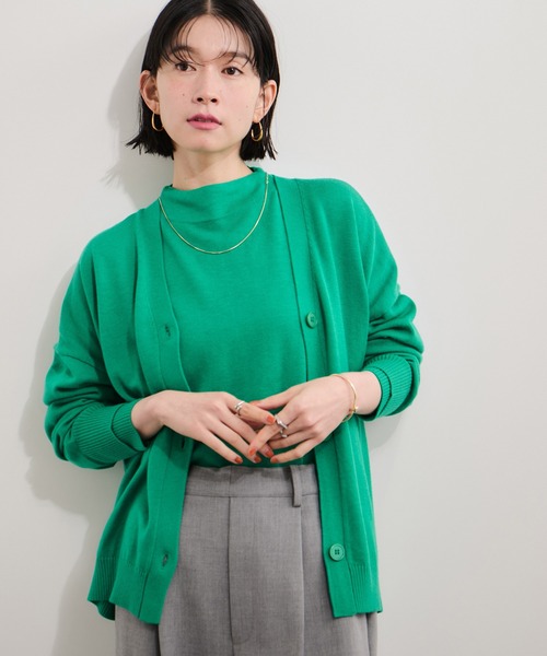 le cercle ADAM ET ROPE'(ルセルクルアダムエロペ)の「ウール混バックリンキングVネックカーディガン(カーディガン/ボレロ・レディース・ホワイト系その他/グリーン/ブラック系その他/グレー・FREE)」の1枚目の写真