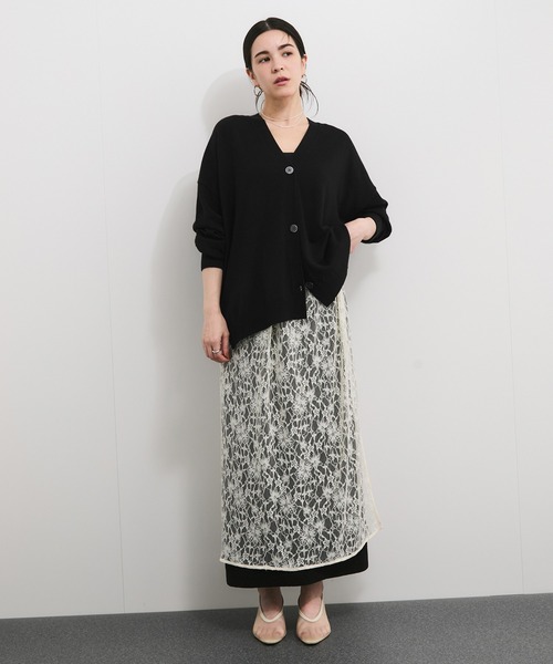 le cercle ADAM ET ROPE'(ルセルクルアダムエロペ)の「ウール混バックリンキングVネックカーディガン(カーディガン/ボレロ・レディース・ホワイト系その他/グリーン/ブラック系その他/グレー・FREE)」の11枚目の写真