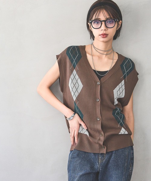 PAGEBOY（ページボーイ）の「アーガイルニットベスト（ベスト・レディース・グレー/ブラック/ブラウン・FREE）」の18枚目の写真