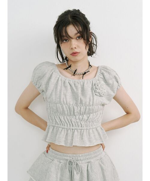 jouetie(ジュエティ)の「コサージュギャザートップス(Tシャツ/カットソー・レディース・ピンク/ブラック/グレー・MEDIUM)」の4枚目の写真