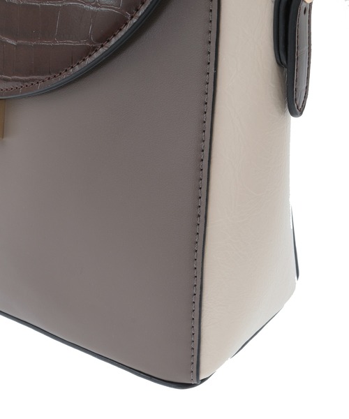 YECCA VECCA(イェッカヴェッカ)の「配色メタルポイントバッグ(ハンドバッグ・レディース・アイボリー/ブラウン・FREE)」の3枚目の写真