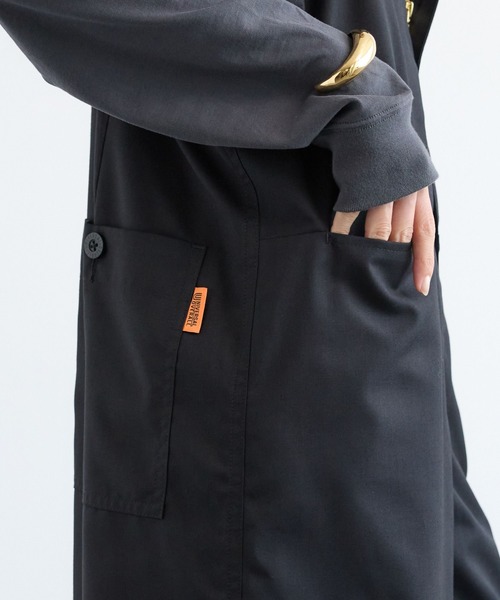 UNIVERSAL OVERALL(ユニバーサルオーバーオール)の「BARNYARDSTORM / 【UNIVERSAL OVERALL コラボ】 比翼オーバーオール(サロペット/オーバーオール・レディース・チャコール/ブラック・FREE)」の7枚目の写真