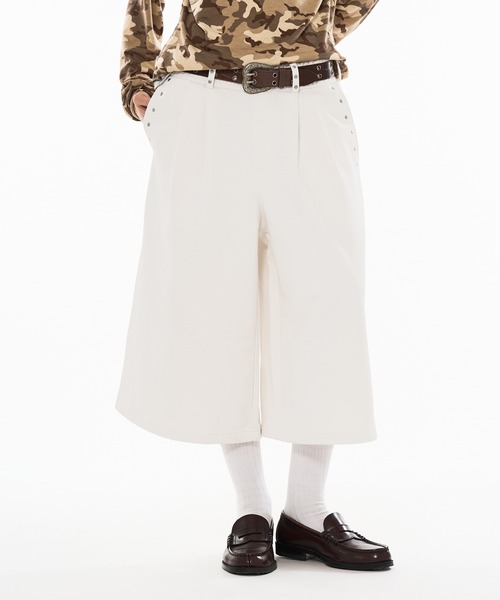 WISH FOR EVER（ウィッシュフォーエバー）の「HEAVY WEIGHT 2 TUCK STUDS DESIGN SWEAT SHORTS / ヘビーウェイト2タックスタッズデザインスウェットショーツ（スウェットパンツ・メンズ・グレー/オフホワイト/チャコールグレー/ブラック・MEDIUM/SMALL/LARGE）」の2枚目の写真
