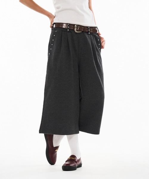 WISH FOR EVER（ウィッシュフォーエバー）の「HEAVY WEIGHT 2 TUCK STUDS DESIGN SWEAT SHORTS / ヘビーウェイト2タックスタッズデザインスウェットショーツ（スウェットパンツ・メンズ・グレー/オフホワイト/チャコールグレー/ブラック・MEDIUM/SMALL/LARGE）」の4枚目の写真
