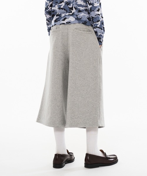 WISH FOR EVER（ウィッシュフォーエバー）の「HEAVY WEIGHT 2 TUCK STUDS DESIGN SWEAT SHORTS / ヘビーウェイト2タックスタッズデザインスウェットショーツ（スウェットパンツ・メンズ・グレー/オフホワイト/チャコールグレー/ブラック・MEDIUM/SMALL/LARGE）」の5枚目の写真