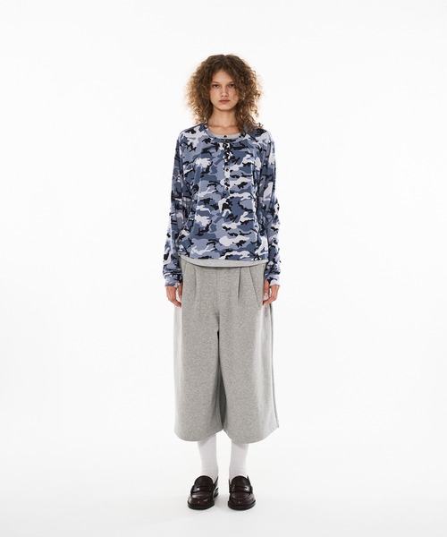 WISH FOR EVER（ウィッシュフォーエバー）の「HEAVY WEIGHT 2 TUCK STUDS DESIGN SWEAT SHORTS / ヘビーウェイト2タックスタッズデザインスウェットショーツ（スウェットパンツ・メンズ・グレー/オフホワイト/チャコールグレー/ブラック・MEDIUM/SMALL/LARGE）」の12枚目の写真