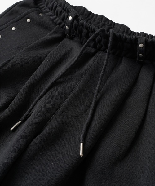 WISH FOR EVER（ウィッシュフォーエバー）の「HEAVY WEIGHT 2 TUCK STUDS DESIGN SWEAT SHORTS / ヘビーウェイト2タックスタッズデザインスウェットショーツ（スウェットパンツ・メンズ・グレー/オフホワイト/チャコールグレー/ブラック・MEDIUM/SMALL/LARGE）」の7枚目の写真