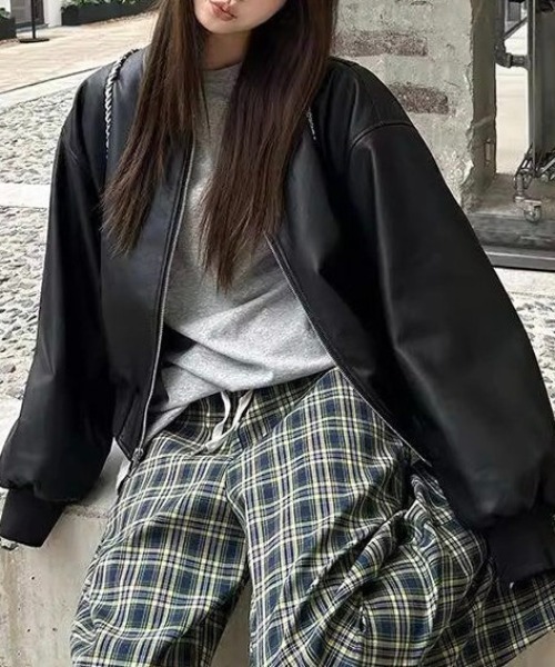 LADY LIKE(レディライク)の「フェイクレザーMA-1ジャケット(MA-1・レディース・ブラック・M)」の17枚目の写真