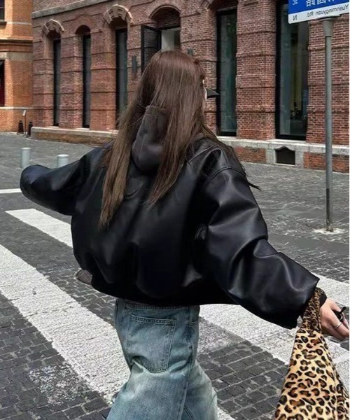 LADY LIKE(レディライク)の「フェイクレザーMA-1ジャケット(MA-1・レディース・ブラック・M)」の9枚目の写真