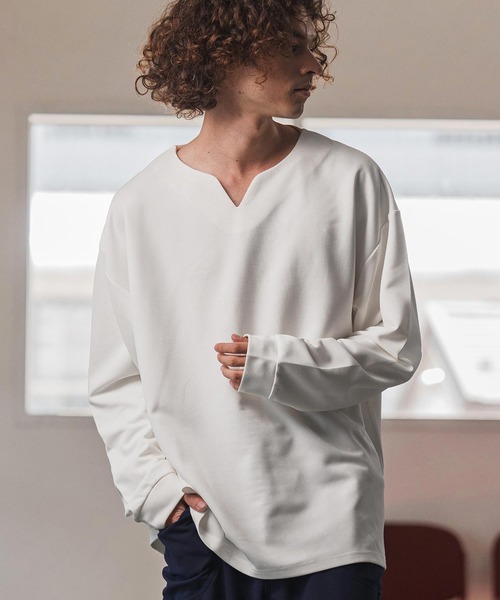 CAMBIO（カンビオ）の「mlt5411- キーネックサイドスリットカットソー（Tシャツ/カットソー・メンズ・ブラック/アイボリー/グレイッシュベージュ・M/L/XL）」の11枚目の写真