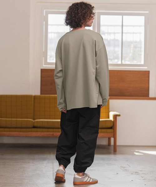 CAMBIO（カンビオ）の「mlt5411- キーネックサイドスリットカットソー（Tシャツ/カットソー・メンズ・ブラック/アイボリー/グレイッシュベージュ・M/L/XL）」の21枚目の写真