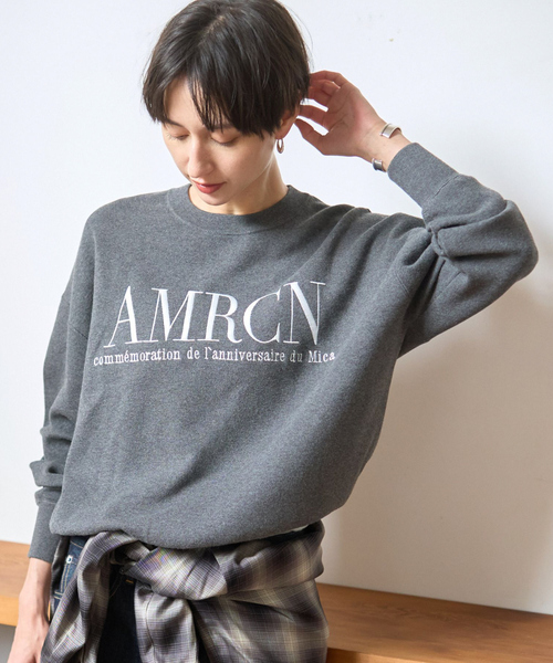 AMERICANA（アメリカーナ）の「【AMERICANA×MICA＆DEAL/ アメリカーナ×マイカ】ロゴニット（ニット/セーター・レディース・グレー/ネイビー/キャメル・フリー）」の2枚目の写真