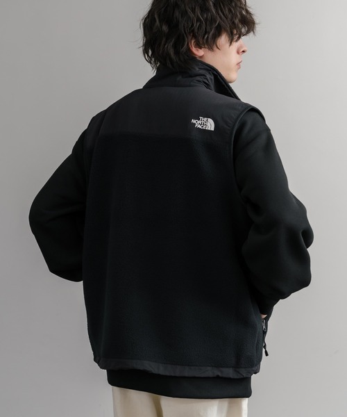 THE NORTH FACE(ザノースフェイス)の「THE NORTH FACE ザ・ノースフェイス RETRO DENALI VEST レトロデナリ配色切替フリースベスト(ベスト・メンズ・ブラック/ブルー・M/L)」の4枚目の写真