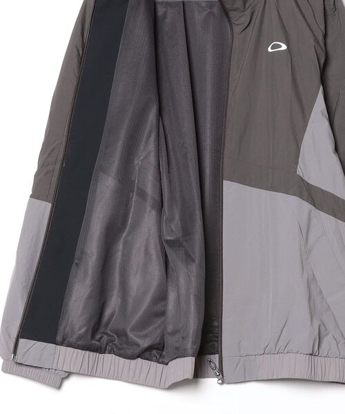 OAKLEY（オークリー）の「オークリー  ENHANCE ACTIVE WIND JACKET 14.7/ジャケット/スポーツ・トレーニング/OAKLEY（その他アウター・メンズ・ブラック×グレー/パープル系その他・L/S/XL/M）」の17枚目の写真