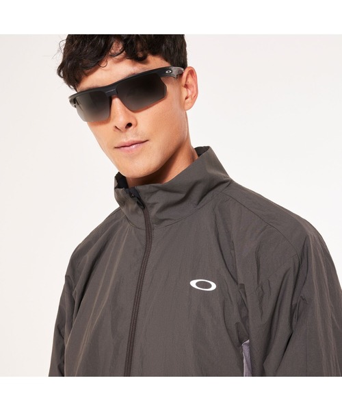 OAKLEY（オークリー）の「オークリー  ENHANCE ACTIVE WIND JACKET 14.7/ジャケット/スポーツ・トレーニング/OAKLEY（その他アウター・メンズ・ブラック×グレー/パープル系その他・L/S/XL/M）」の20枚目の写真