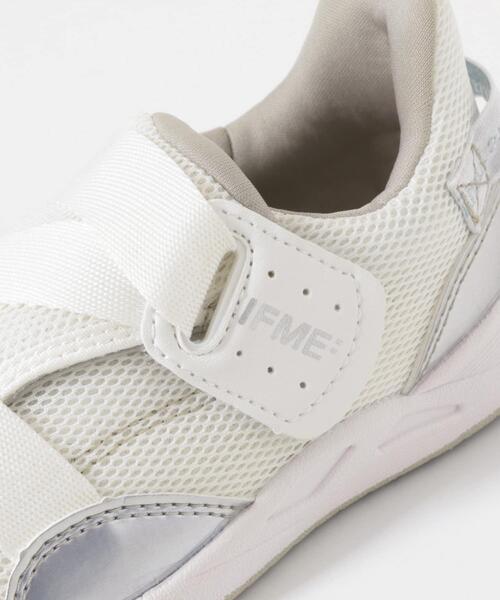 IFME（イフミー）の「IFME　K キネティックベルトシューズ(KIDS)（スニーカー・キッズ・ホワイト/ブラック・17/19/18）」の4枚目の写真