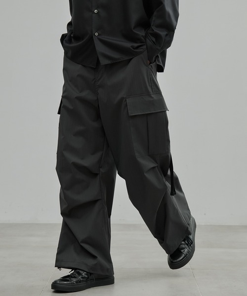 UNITED TOKYO(ユナイテッドトウキョウ)の「HIGH-SPEC WOOL カーゴパンツ(カーゴパンツ・メンズ・ブラウン/ダークグレー/ブラック・1/2)」の2枚目の写真