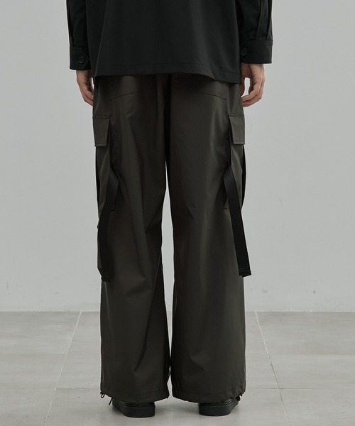 UNITED TOKYO(ユナイテッドトウキョウ)の「HIGH-SPEC WOOL カーゴパンツ(カーゴパンツ・メンズ・ブラウン/ダークグレー/ブラック・1/2)」の22枚目の写真