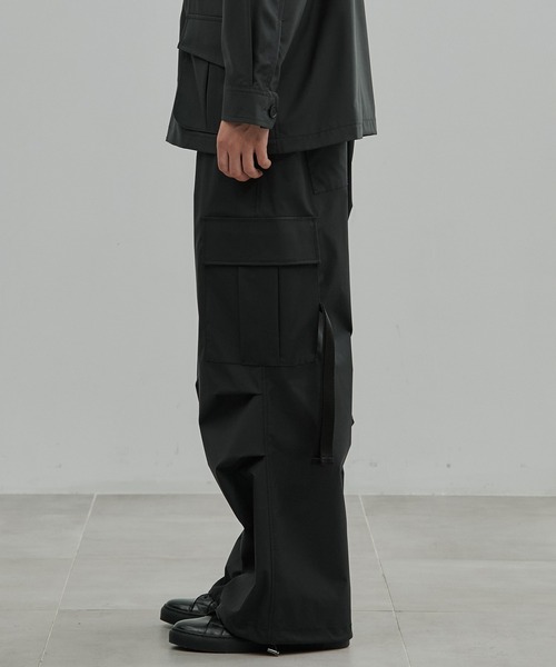 UNITED TOKYO(ユナイテッドトウキョウ)の「HIGH-SPEC WOOL カーゴパンツ(カーゴパンツ・メンズ・ブラウン/ダークグレー/ブラック・1/2)」の7枚目の写真