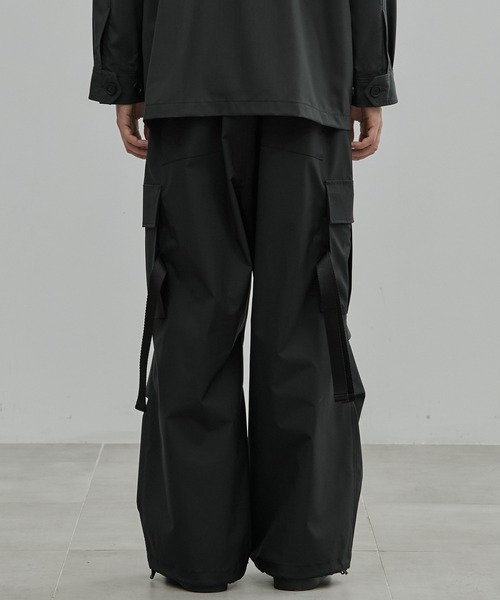 UNITED TOKYO(ユナイテッドトウキョウ)の「HIGH-SPEC WOOL カーゴパンツ(カーゴパンツ・メンズ・ブラウン/ダークグレー/ブラック・1/2)」の8枚目の写真