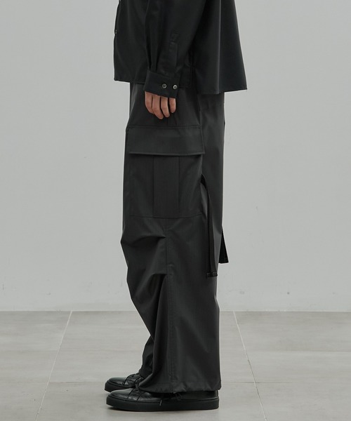 UNITED TOKYO(ユナイテッドトウキョウ)の「HIGH-SPEC WOOL カーゴパンツ(カーゴパンツ・メンズ・ブラウン/ダークグレー/ブラック・1/2)」の14枚目の写真