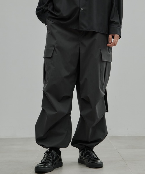 UNITED TOKYO(ユナイテッドトウキョウ)の「HIGH-SPEC WOOL カーゴパンツ(カーゴパンツ・メンズ・ブラウン/ダークグレー/ブラック・1/2)」の12枚目の写真