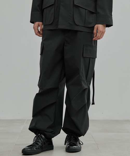 UNITED TOKYO(ユナイテッドトウキョウ)の「HIGH-SPEC WOOL カーゴパンツ(カーゴパンツ・メンズ・ブラウン/ダークグレー/ブラック・1/2)」の5枚目の写真