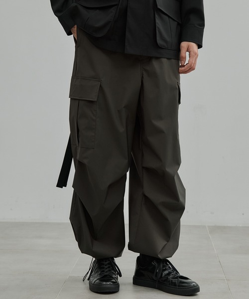 UNITED TOKYO(ユナイテッドトウキョウ)の「HIGH-SPEC WOOL カーゴパンツ(カーゴパンツ・メンズ・ブラウン/ダークグレー/ブラック・1/2)」の19枚目の写真