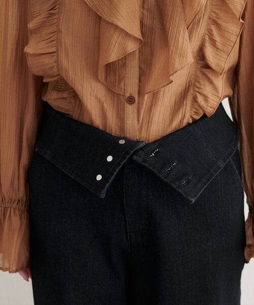 natural couture（ナチュラルクチュール）の「折り返しベルトデニムパンツ（デニムパンツ・レディース・ブラック/インディゴブルー・MEDIUM/SMALL）」の5枚目の写真