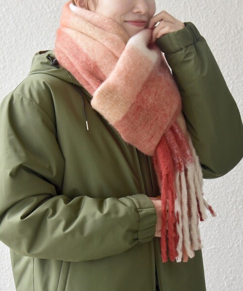 SHIPS any（シップス エニィ）の「SHIPS any:〈手洗い可能〉ボリューム シャギー チェック マフラー (ユニセックス) 25AW◇（マフラー・メンズ・ワイン/ブラック/ブルー/グリーン/イエロー/ネイビー・ONE SIZE）」の6枚目の写真