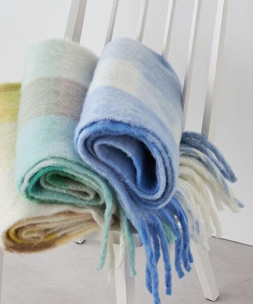 SHIPS any（シップス エニィ）の「SHIPS any:〈手洗い可能〉ボリューム シャギー チェック マフラー (ユニセックス) 25AW◇（マフラー・メンズ・ワイン/ブラック/ブルー/グリーン/イエロー/ネイビー・ONE SIZE）」の4枚目の写真