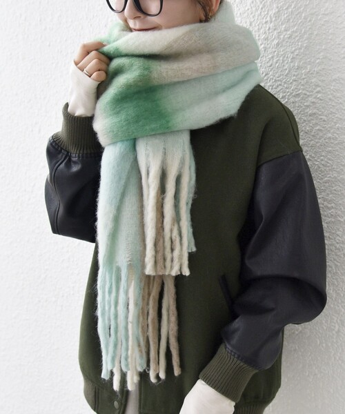 SHIPS any（シップス エニィ）の「SHIPS any:〈手洗い可能〉ボリューム シャギー チェック マフラー (ユニセックス) 25AW◇（マフラー・メンズ・ワイン/ブラック/ブルー/グリーン/イエロー/ネイビー・ONE SIZE）」の3枚目の写真