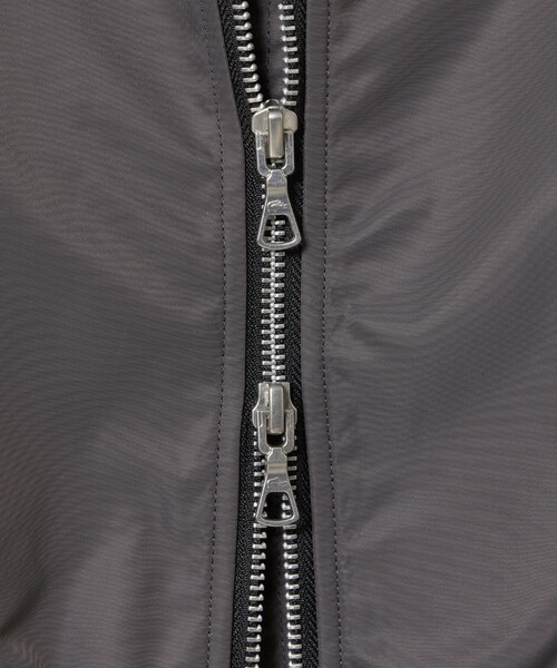 LACOSTE（ラコステ）の「クロップド丈 ショートMA-1ジャケット（ブルゾン・レディース・オリーブ/グレー・38/36/34/40）」の7枚目の写真