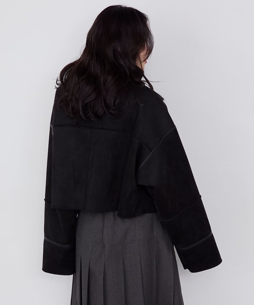 forksy.(フォルクシー)の「【forksy.】ヴィンテージライクショート丈フェイクボアムートンジャケット(ムートンコート・レディース・チャコール/ブラック/アイボリー・FREE)」の9枚目の写真