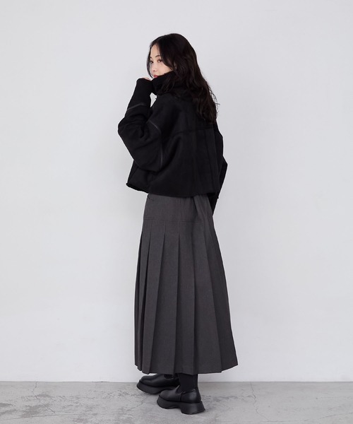 forksy.(フォルクシー)の「【forksy.】ヴィンテージライクショート丈フェイクボアムートンジャケット(ムートンコート・レディース・チャコール/ブラック/アイボリー・FREE)」の11枚目の写真