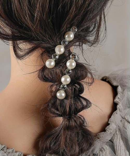 Kana(カナ)の「パール ビジュー ラインストーン キラキラ ヘアクリップ ヘアピン 2本セット 結婚式 お呼ばれ オケージョン デイリー(ヘアピン・レディース・シルバー/ゴールド・フリー)」の4枚目の写真