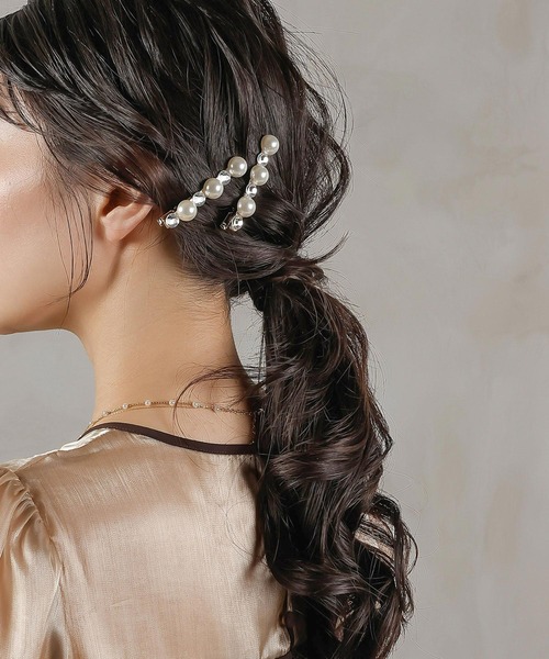 Kana(カナ)の「パール ビジュー ラインストーン キラキラ ヘアクリップ ヘアピン 2本セット 結婚式 お呼ばれ オケージョン デイリー(ヘアピン・レディース・シルバー/ゴールド・フリー)」の7枚目の写真