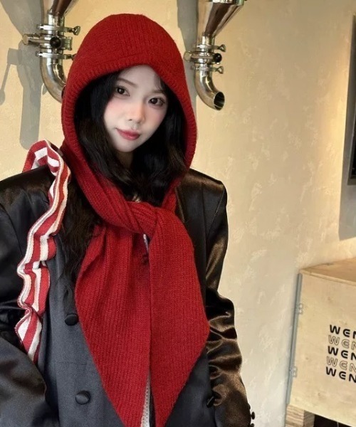 赤いフード付きニットマフラー フード付きニットマフラー/バラクラバ（マフラー）｜ampm（エーエム