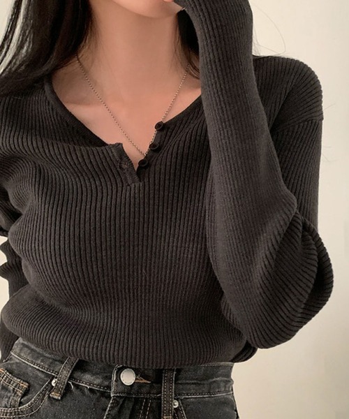 Doula Doula（ドゥーラドゥーラ）の「ヘンリーVネックリブニット（ニット/セーター・レディース・ホワイト/ベージュ/グレー/ブルー/ブラック・FREE）」の7枚目の写真