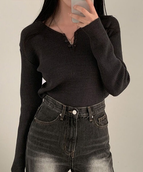 Doula Doula（ドゥーラドゥーラ）の「ヘンリーVネックリブニット（ニット/セーター・レディース・ホワイト/ベージュ/グレー/ブルー/ブラック・FREE）」の9枚目の写真