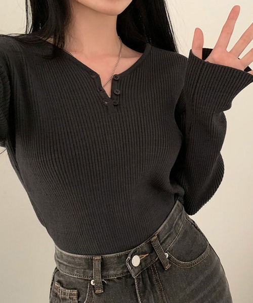 Doula Doula（ドゥーラドゥーラ）の「ヘンリーVネックリブニット（ニット/セーター・レディース・ホワイト/ベージュ/グレー/ブルー/ブラック・FREE）」の13枚目の写真