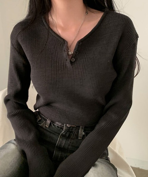 Doula Doula（ドゥーラドゥーラ）の「ヘンリーVネックリブニット（ニット/セーター・レディース・ホワイト/ベージュ/グレー/ブルー/ブラック・FREE）」の14枚目の写真