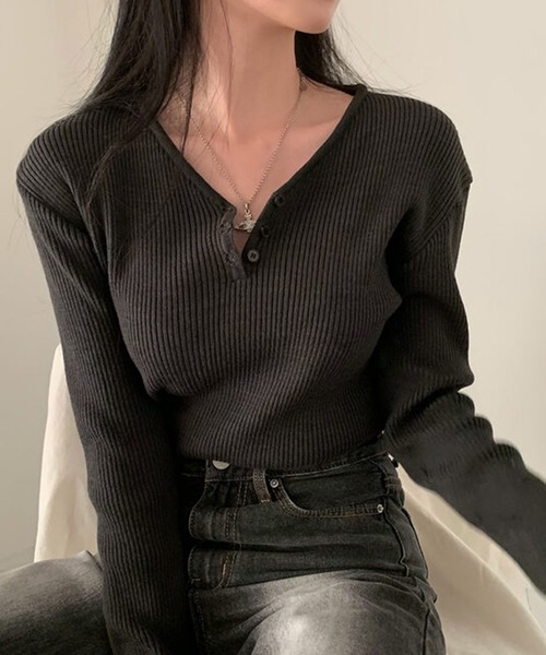 Doula Doula（ドゥーラドゥーラ）の「ヘンリーVネックリブニット（ニット/セーター・レディース・ホワイト/ベージュ/グレー/ブルー/ブラック・FREE）」の15枚目の写真