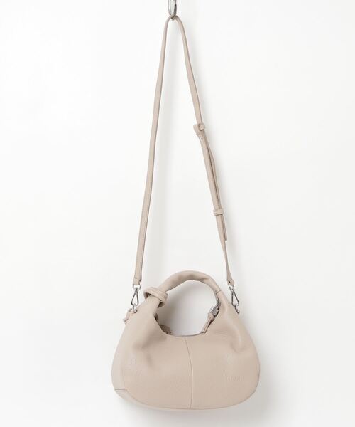 GANNI(ガニー)の「GANNI Hobo Mini Grained ガニー ホーボー ミニ ハンドバッグ(ハンドバッグ・レディース・ホワイト系1・FREE)」の4枚目の写真