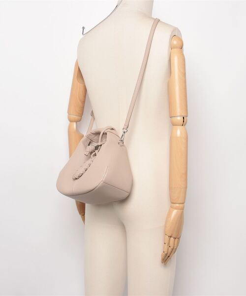 GANNI(ガニー)の「GANNI Hobo Mini Grained ガニー ホーボー ミニ ハンドバッグ(ハンドバッグ・レディース・ホワイト系1・FREE)」の7枚目の写真